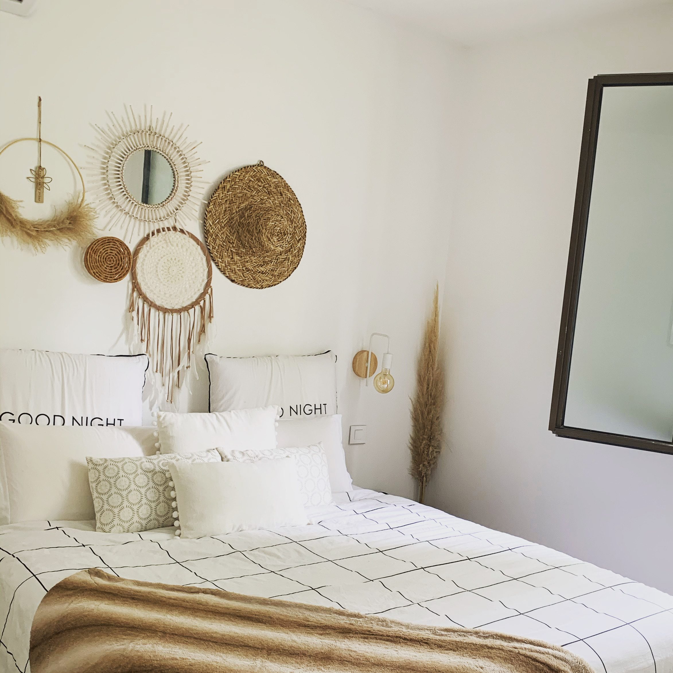 Chambre parentale rafraîchie pour une ambiance cosy bohème 